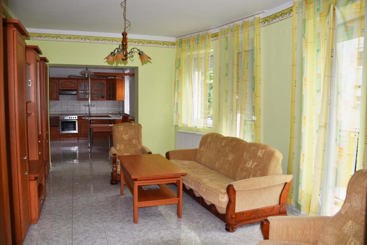 Pilikan Apartments เลนตี ภายนอก รูปภาพ
