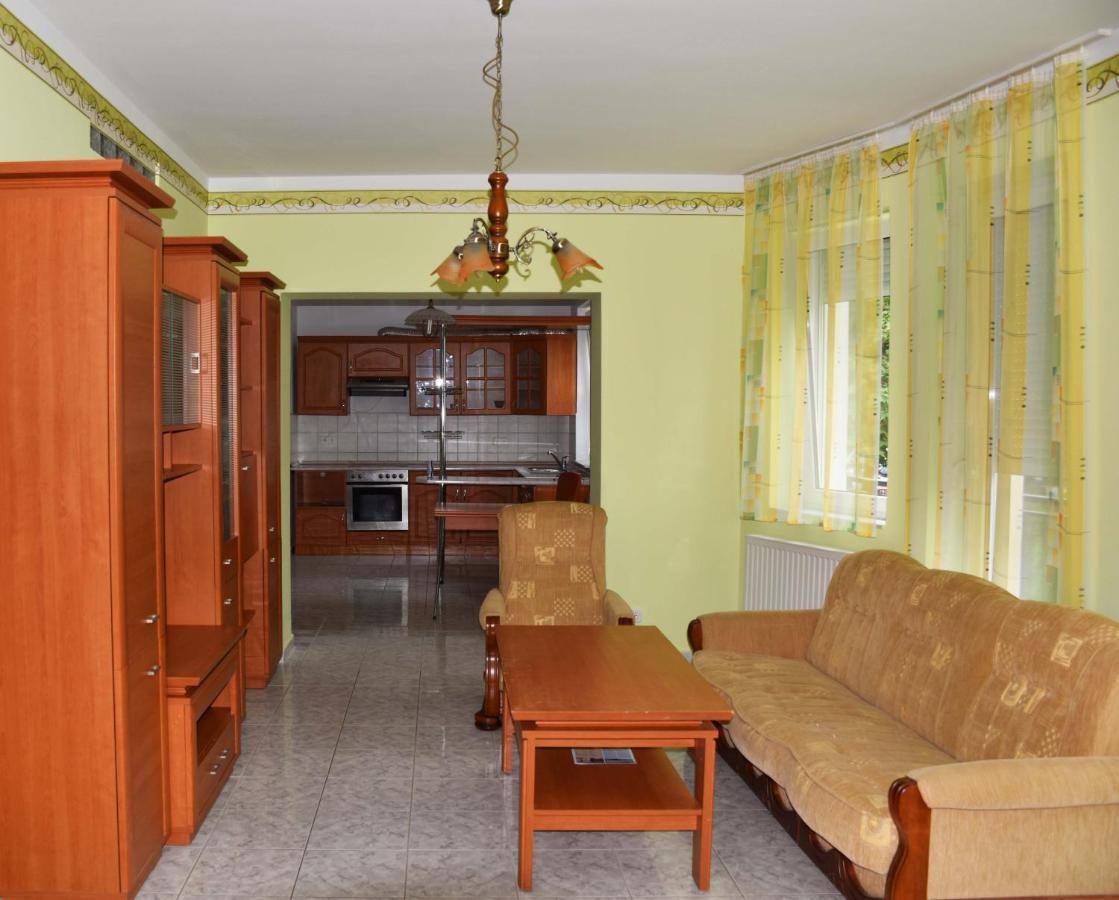 Pilikan Apartments เลนตี ภายนอก รูปภาพ